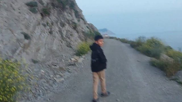 гуляем на Высоком берегу 🌊 море // галечный пляж // огни ночной Анапы с горы Фавор смотреть онлайн