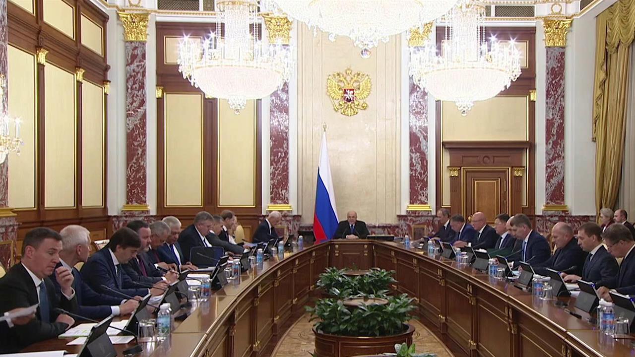 Проект бюджета России на ближайшие три года одобрен правительством смотреть онлайн