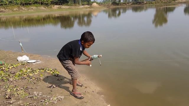 Best Hook Fishing Video 2022 | Traditional Little Boy Hunting Big Fish With Hook By River смотреть онлайн