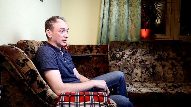 Как правильно сидеть на диване. поза обратного наклона. смотреть онлайн