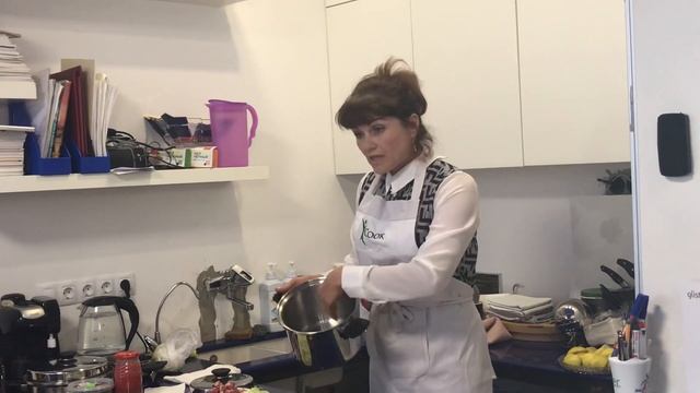 ЭЛЯ готовит борщ (без воды) смотреть онлайн