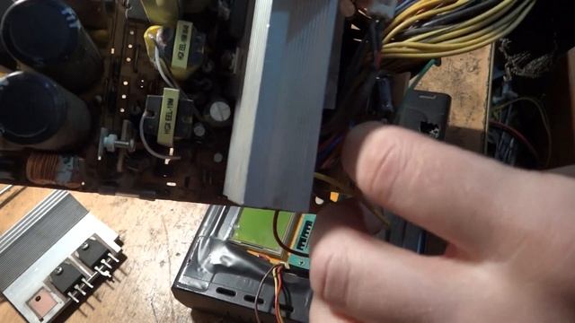 Блок питания не держит нагрузку. Также понижена дежурка, просела до +4.5v смотреть онлайн