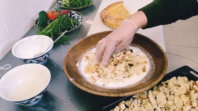 Курутоби хеллохам бомазза дар Россия барои гариббачахо. МАРХАММАТ КУНЕД! Таджикская кухня. смотреть онлайн