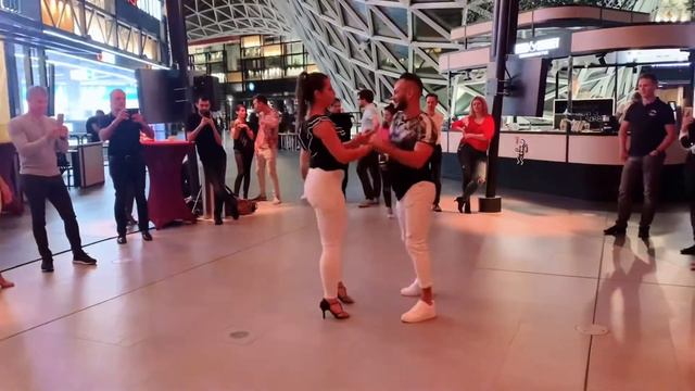 Emerson y Alara | Pinto Picasso - Paris | Frankfurt MyZeil Workshop смотреть онлайн
