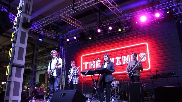 THE WINDS Satisfaction