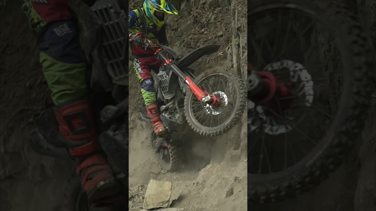 К цели, через все препятствия, на BSE T7 Sport! Райдер Александр Сидоренко. #bse #эндуро #reels смотреть онлайн