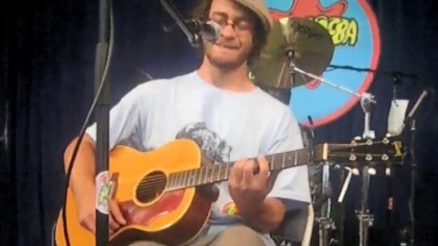 Amos Lee - It Started To Rain Live смотреть онлайн