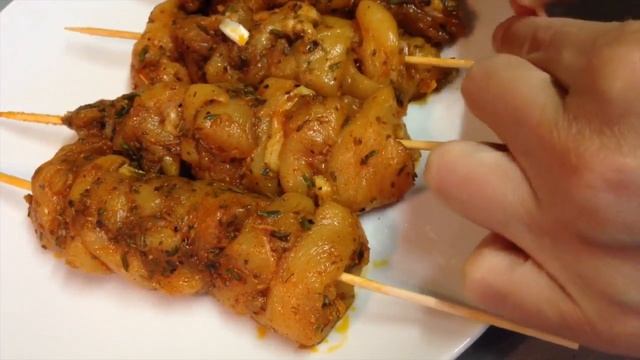 Куриные шашлычки на шпажках в духовке. Люля Кебаб - Шашлычки из курицы/Chicken Kebab on skewers. смотреть онлайн