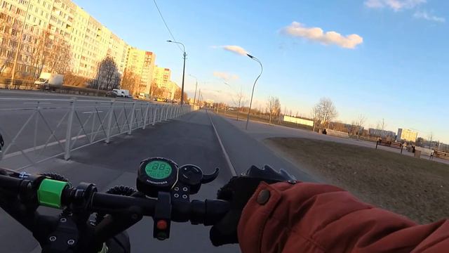 Жду весны чтобы можно было уже ездить на электросамокате. Ролик снят не в этом году. смотреть онлайн