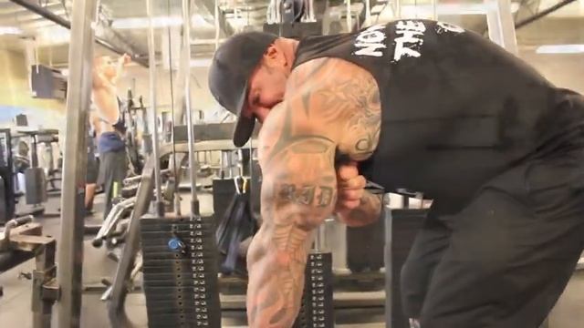 Rich Piana and Chris Belden killin' arms!! смотреть онлайн