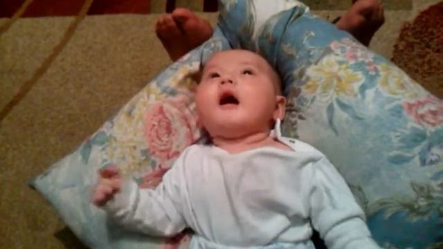 Мансурик и попа поют под гитару ! смотреть онлайн