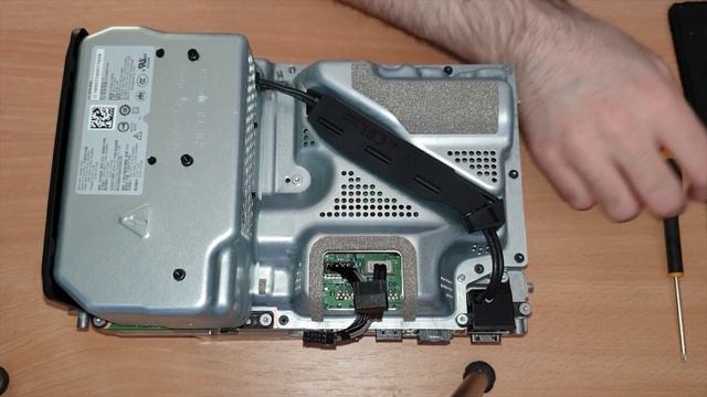 How to Reassemble an Xbox Series X смотреть онлайн