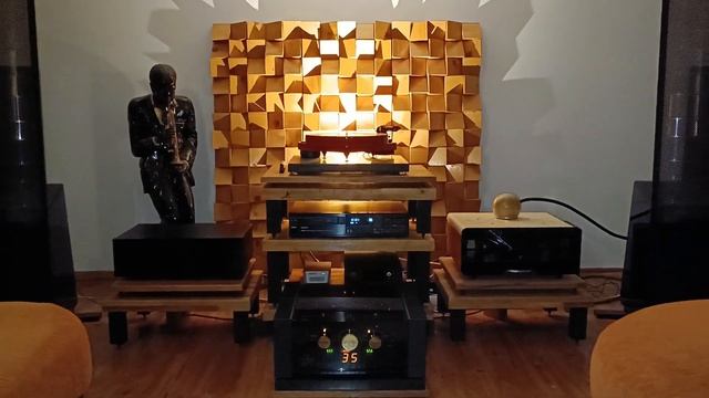Philips CD - 304 NOS, ASR Emitter 1 plus amp & Martin Logan ESL speakers ! смотреть онлайн