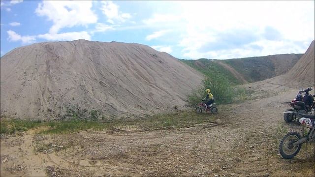 x-moto raptor 250, Apollo rfz 140, yamaha raptor 660. Карьер, местный пляж смотреть онлайн