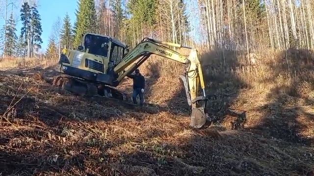 работа миниэкскаватора на горнолыжном склоне, установка подъемника(1)