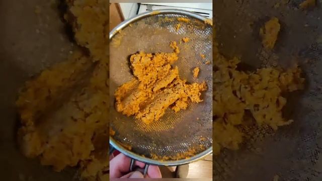 Суп из панцирей креветок с лангустинами и кокосовым молоком