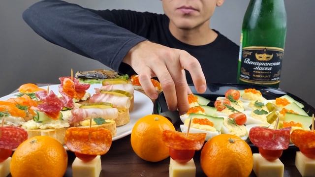 EATING ? NEW YEAR SNACKS MUKBANG ASMR. ИТИНГ НОВОГОДНИЕ ЗАКУСКИ МУКБАНГ АСМР. смотреть онлайн
