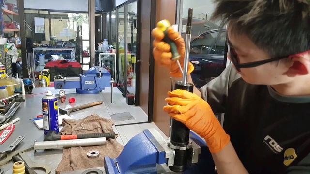 Part 1 of 2 | Full Documented Video on Custom Suspension and Servicing by RDS Motorsports Malaysia! смотреть онлайн