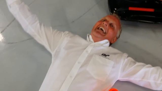 Johnny Herbert losing out to the Razor Crazy Cart смотреть онлайн