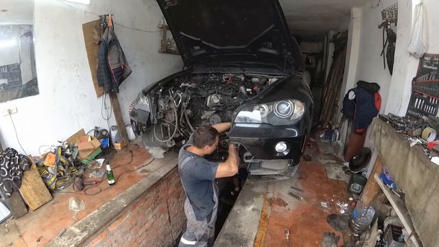 BMW e70 4.8 удаление катализаторов своими руками. смотреть онлайн