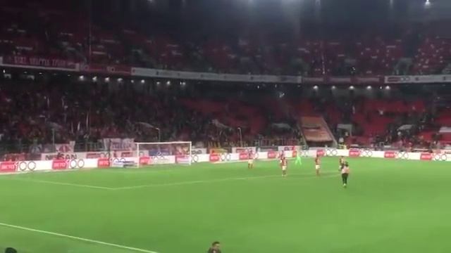 Игроки нашли в себе силы подойти к трибуне, но оттуда в основном свист