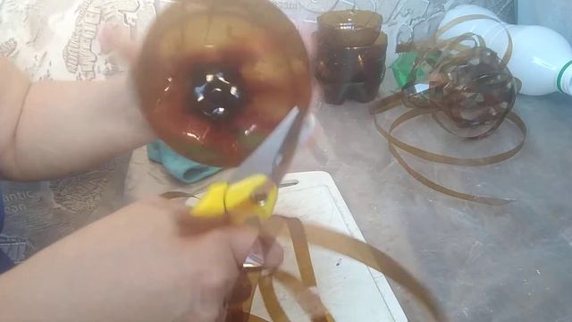 Просто взяла пластиковую бутылку и сделала из нее оплётку смотреть онлайн