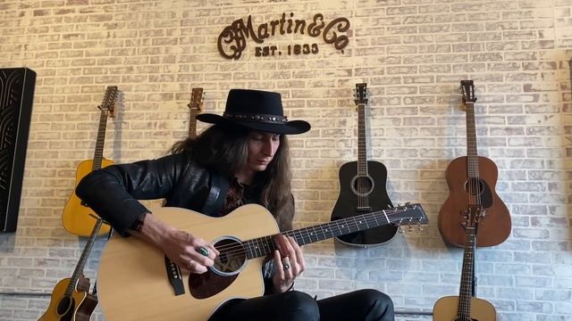 Martin Guitars' Nashville Showroom | First Impressions of the New SC-13E смотреть онлайн