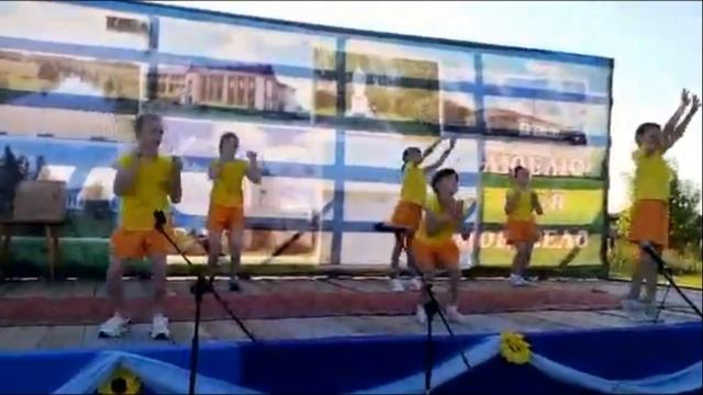 ДЕНЬ СЕЛА ТАНЦУЕТ МЛАДШАЯ ГРУППА смотреть онлайн