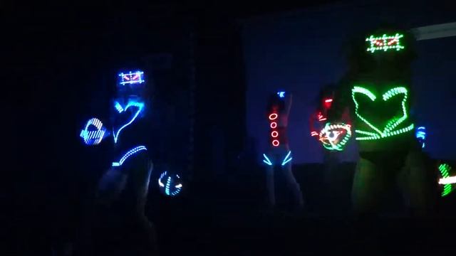 Световое танцевальное шоу Звента-Свентана и школа танцев GO-GO Motion. смотреть онлайн