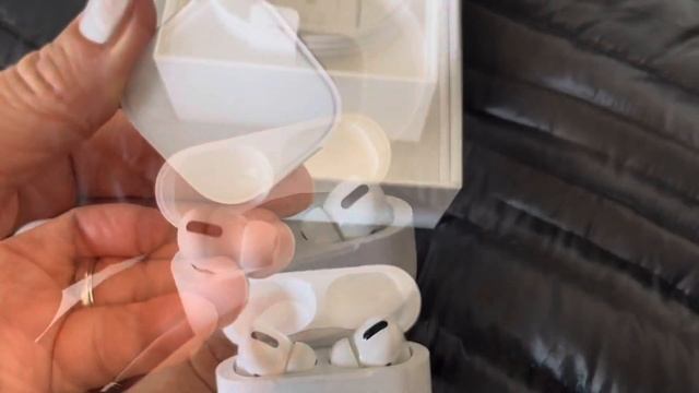 НОВЫЕ AirPods Pro распаковка. Мои новые наушники AirPods смотреть онлайн