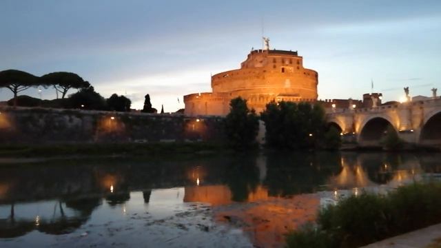 Lungo il Tevere la sera . Roma / Вдоль Тибра вечером . Рим. смотреть онлайн