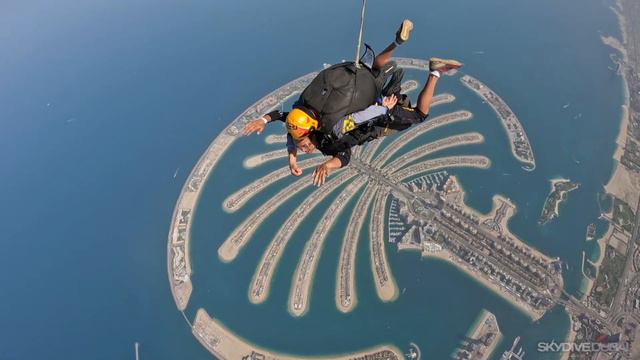 Skydive Dubai - Full filling everyone's dream. смотреть онлайн