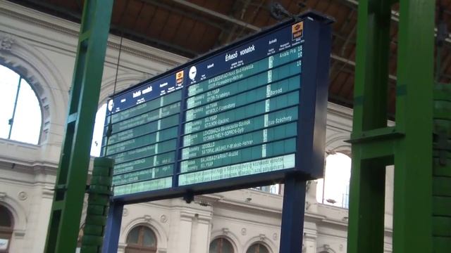 Train station Budapest-keleti pu смотреть онлайн