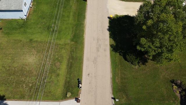 Flying DJI Mavic Air 2 over Norman Ave смотреть онлайн