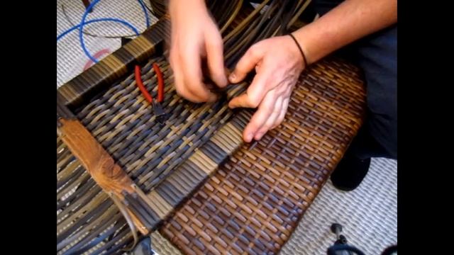 3 Часть. Плетеный стол своими руками из искусственного ротанга.