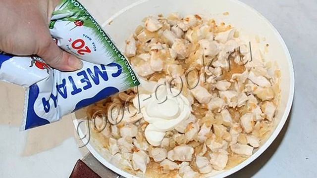 Курица тушеная в сметане, рецепт приготовления смотреть онлайн