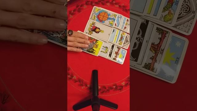 Почему он молчит? В чём причина его игнора? Таро гадание. Онлайн гадание.Расклад на Таро. смотреть онлайн