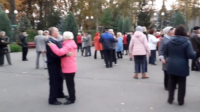 ТЫ И Я!???/ТАНЦЫ В ПАРКЕ ГОРЬКОГО ХАРЬКОВ ОКТЯБРЬ 2021 смотреть онлайн