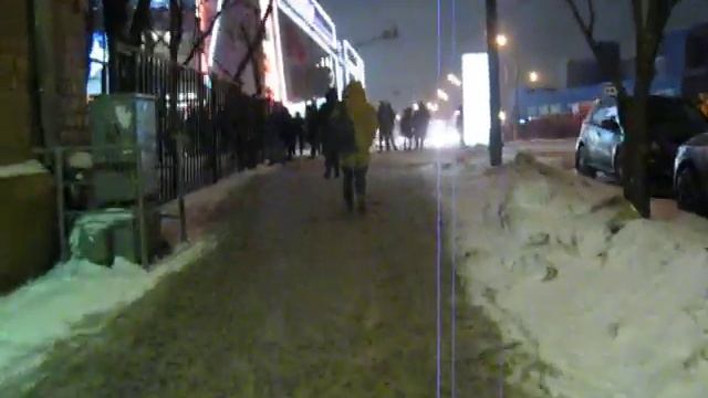 Улицу Вавилова, где метро и ТРЦ Гагаринский, в Москве не успевают очищать от снега смотреть онлайн