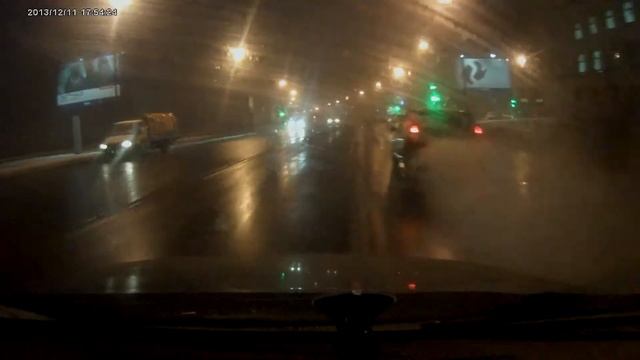 Выскочил всандник на Sandero из полумрака.... смотреть онлайн