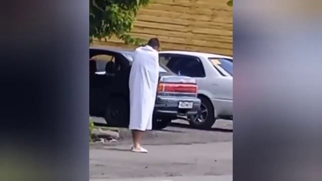 Город Таштагол. Пациент сбежал из реанимации с ножевым ранением в области сердца. смотреть онлайн