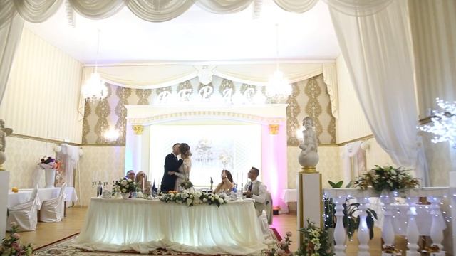 САМЫЙ КРАСИВЫЙ ПОЦЕЛУЙ ЖЕНИХА И НЕВЕСТЫ смотреть онлайн