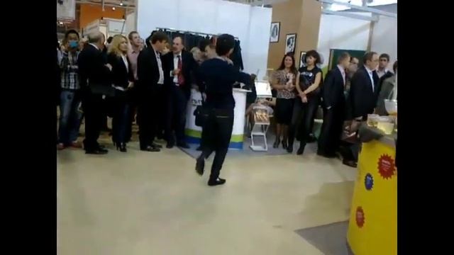 Легкая Лезгинка в Москве с нежданчиком смотреть онлайн