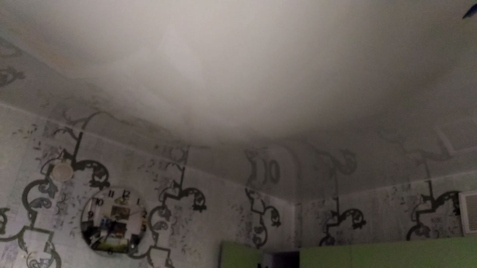 Натяжной потолок протечка. Затопили соседи. Залили натяжной потолок. смотреть онлайн