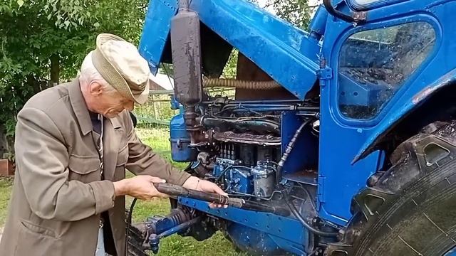 Т40 А М Принимает душ. Мойка мотора. смотреть онлайн