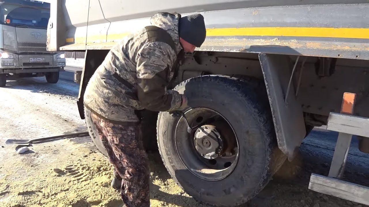 КОЛЕСО НА ВЫСТРЕЛ \ ПОМОГАЕМ КОЛЛЕГЕ С ЗАМЕНОЙ смотреть онлайн