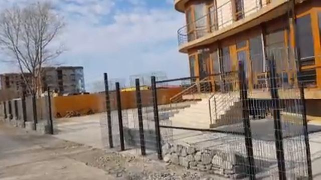 Лазаревское. Сочи. Набережная Псезуапсе  . От ЖД моста к морю.  Островок безымянный.)))