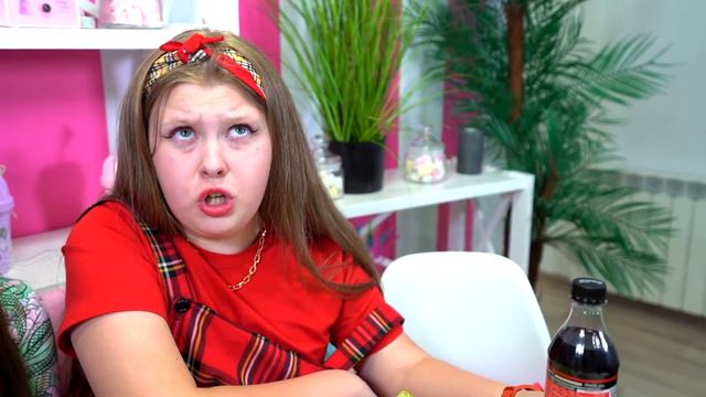 Girls VS Boys in School Life || Funny Situations with Friends смотреть онлайн