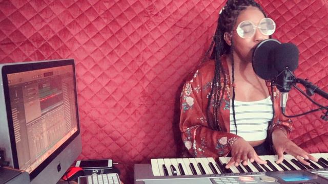 Lakeita Valon "Leaves" (NPR Tiny Desk Contest 2019 Entry) смотреть онлайн