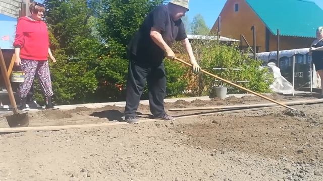 Ухта ! День одиннадцатый , часть два ! Дача , посадки , шашлычок , банька ......! смотреть онлайн